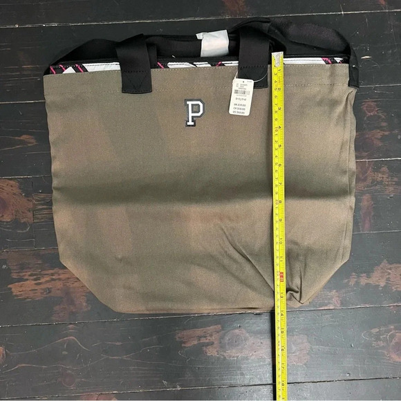 ***NWT*** Victoria Secrets PINK cooler tote! - Picture 7 of 7